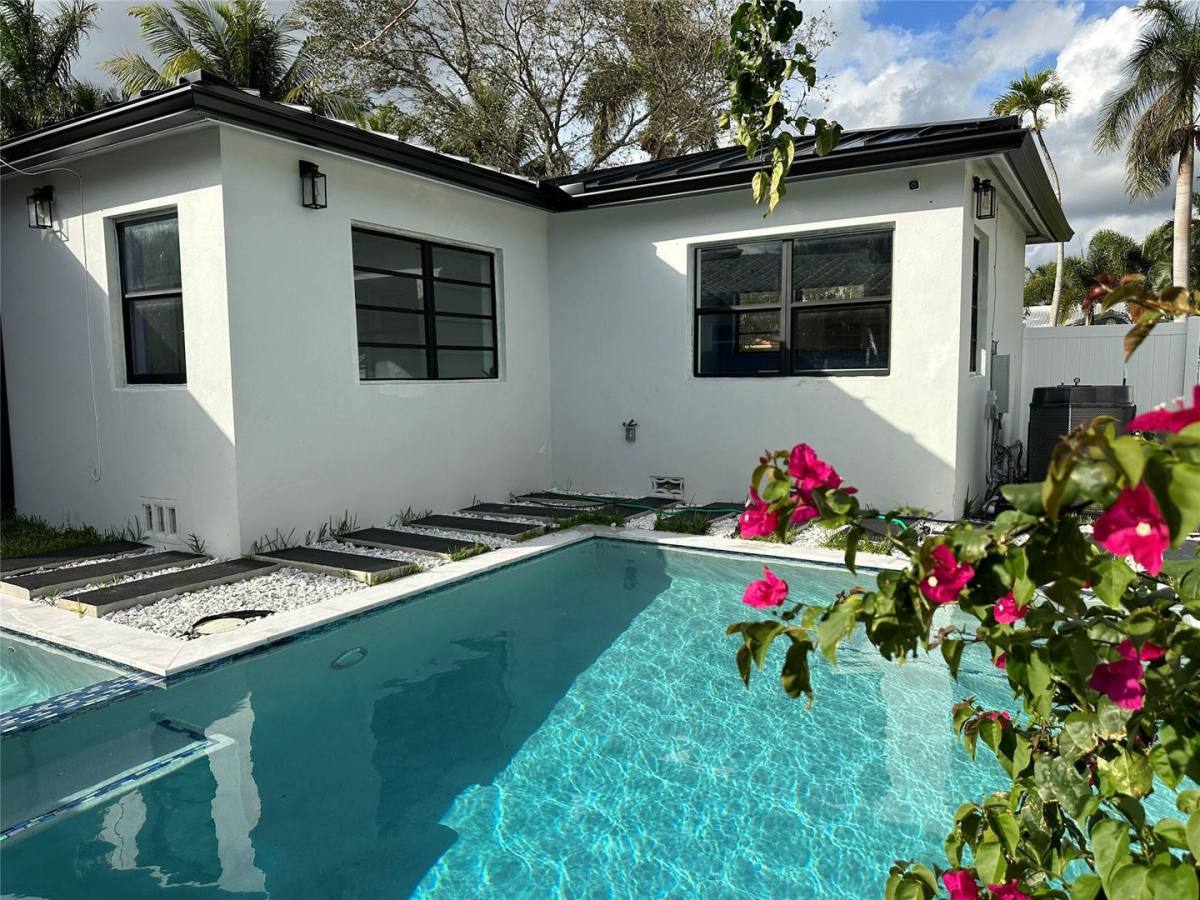House for rent at 1100 Buchanan St, Hollywood, FL 33019