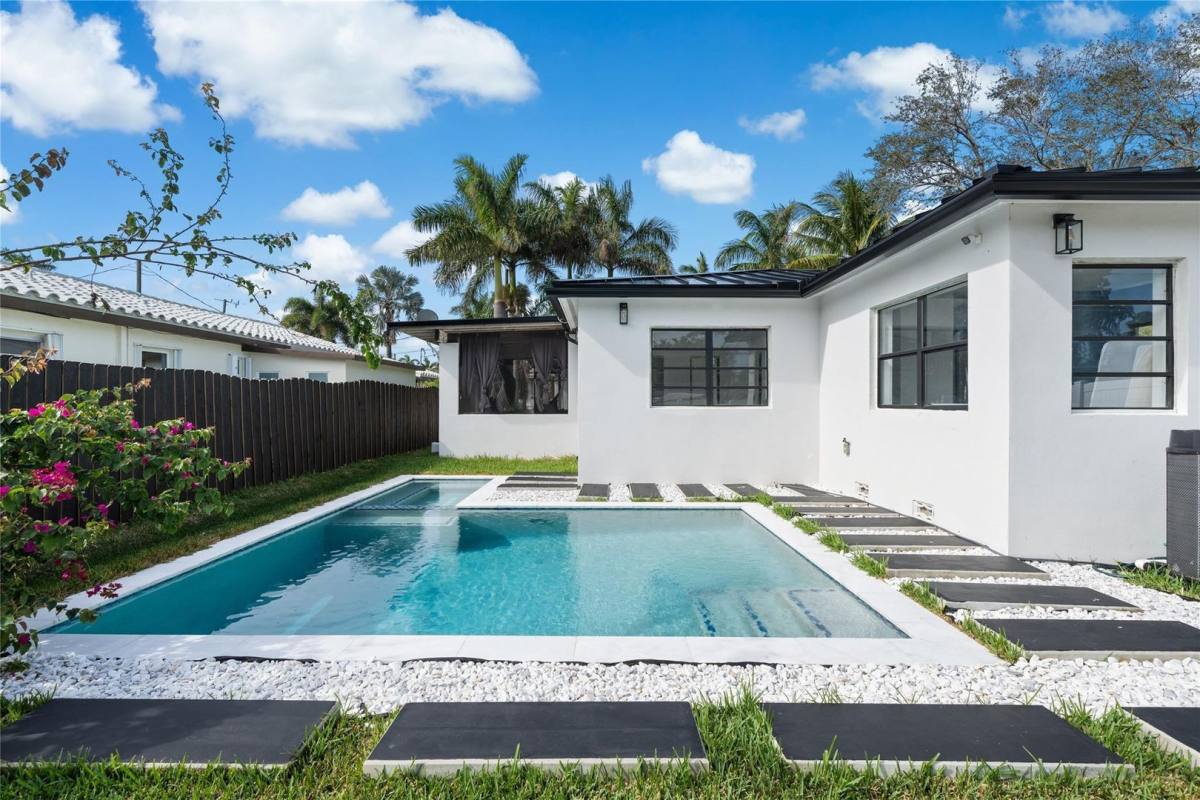 House for rent at 1100 Buchanan St, Hollywood, FL 33019