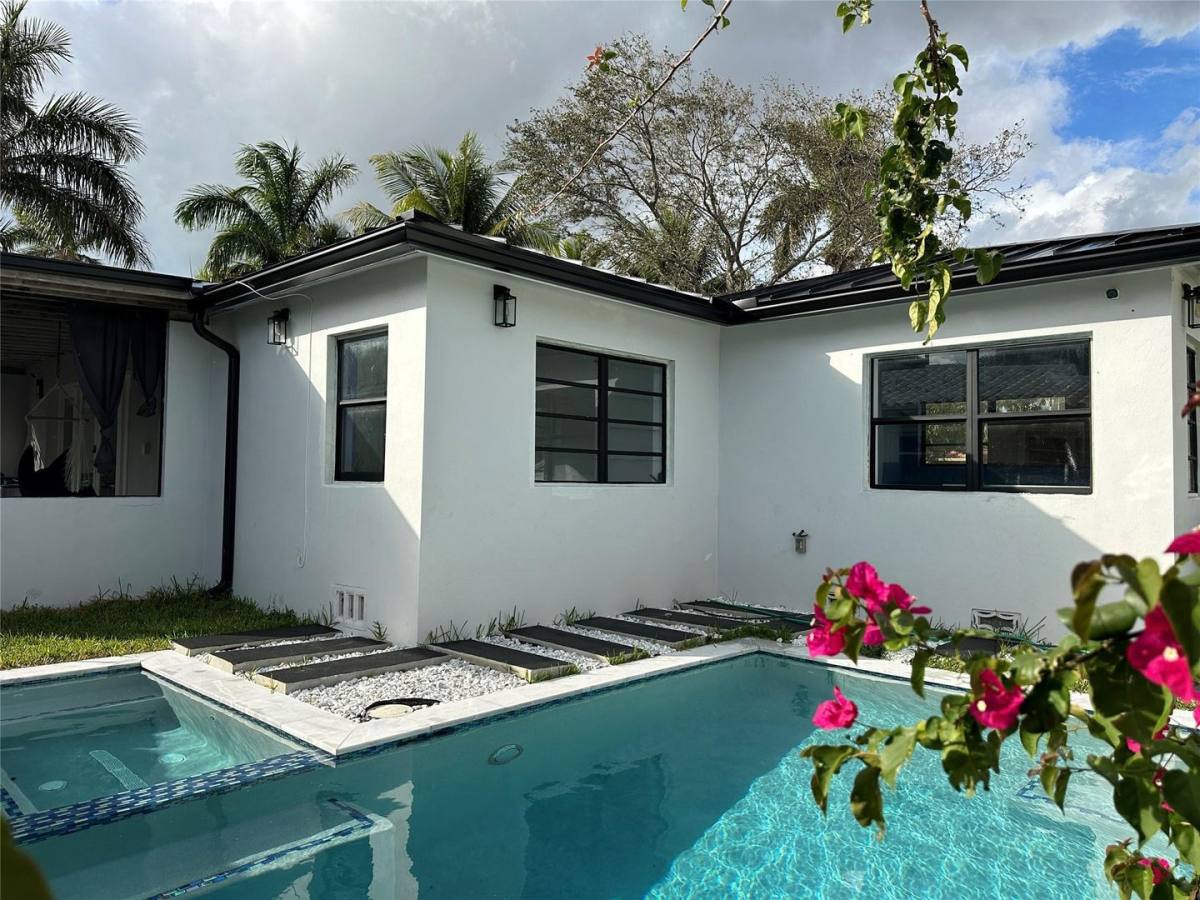 House for rent at 1100 Buchanan St, Hollywood, FL 33019