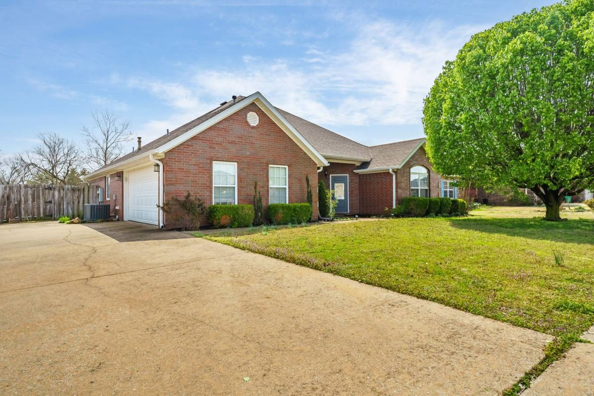 House for rent at 330 McKissic Springs Rd, Centerton, AR 72719