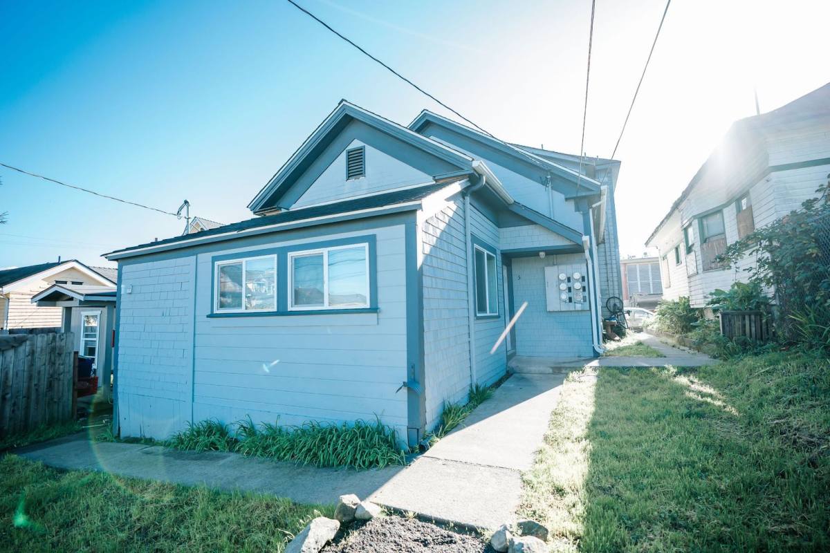 Apartment for rent at 1023 4th St, Eureka, CA 95501