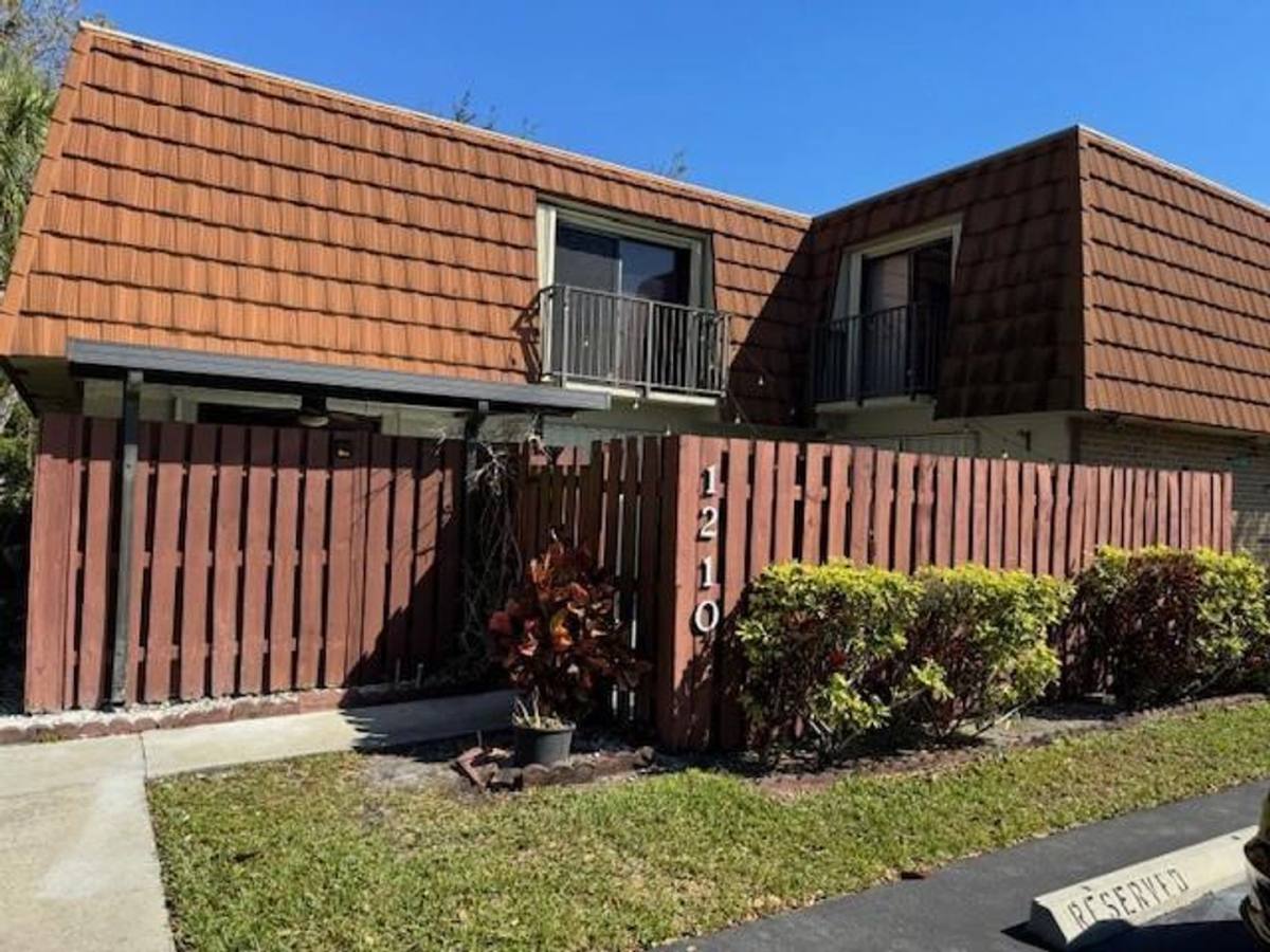 Townhouse for rent at 1210 SW 118th Terrace, Fort Lauderdale, FL 33325