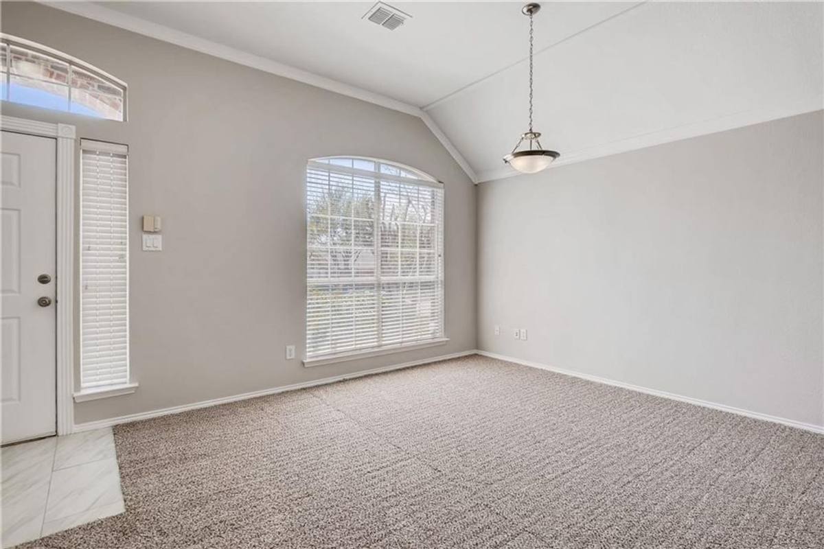 House for rent at 2425 Ravenhurst Dr, Plano, TX 75025
