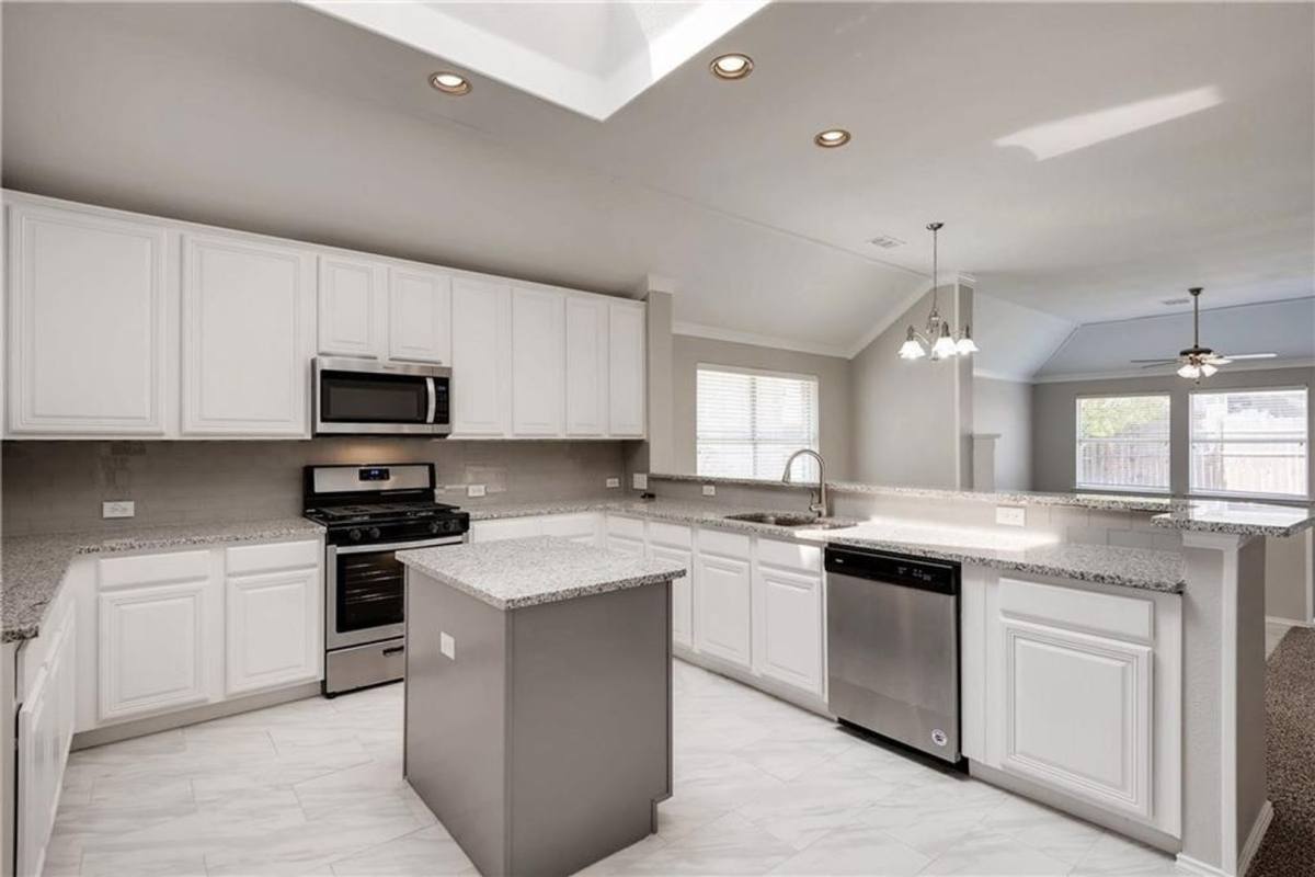 House for rent at 2425 Ravenhurst Dr, Plano, TX 75025