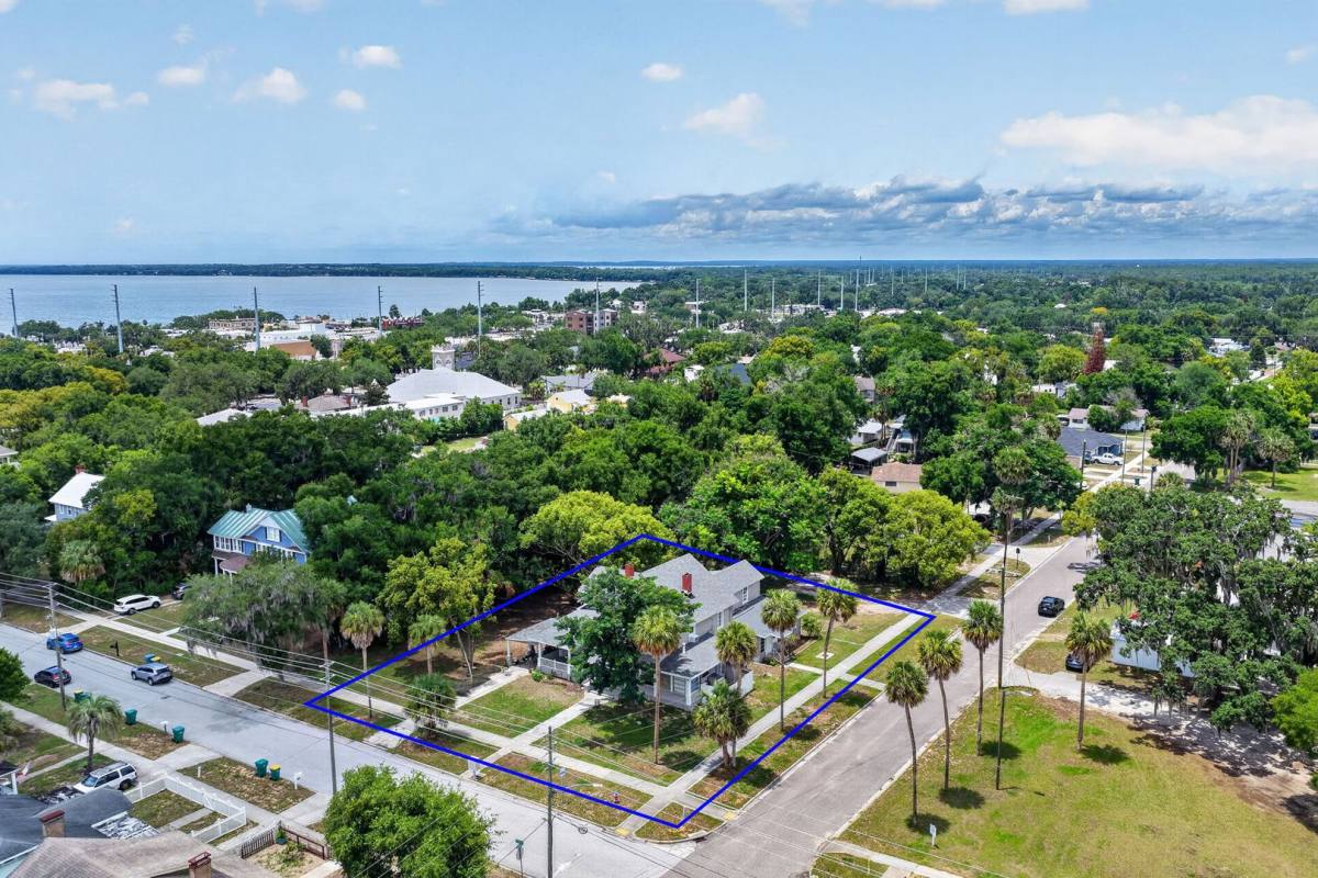 Apartment for rent at 527 E Lemon Ave, Eustis, FL 32726