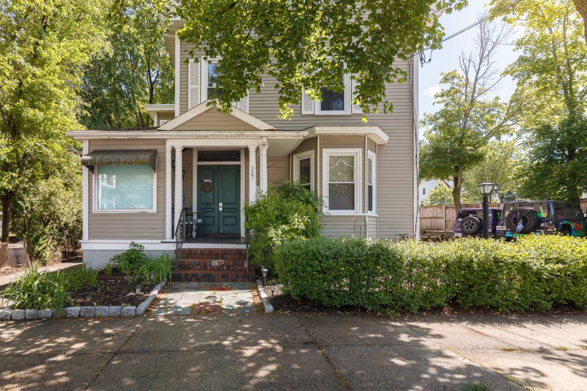 Apartment for rent at 327 Lafayette St #2, Salem, MA 01970