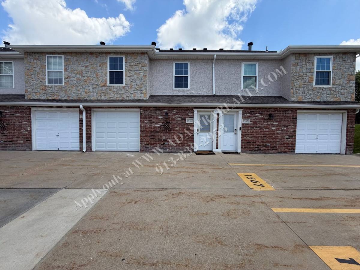 House for rent at 1569 E 120th St, Olathe, KS 66061