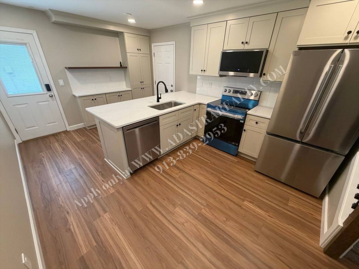 House for rent at 1569 E 120th St, Olathe, KS 66061