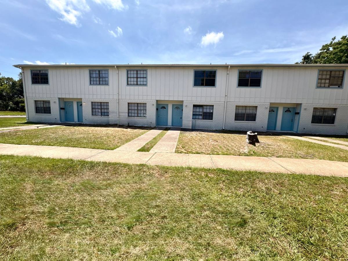 Apartment for rent at 3305 12th St, Gulfport, MS 39501