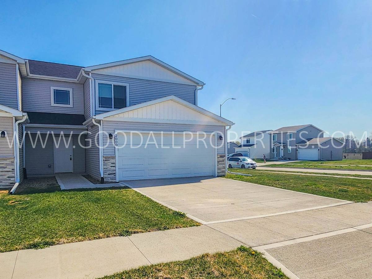 Townhouse for rent at 2000 Adler Court, De Soto, IA 50069