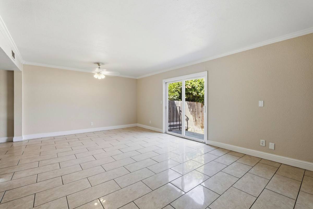 Townhouse for rent at 5943 Mack Rd, Sacramento, CA 95823