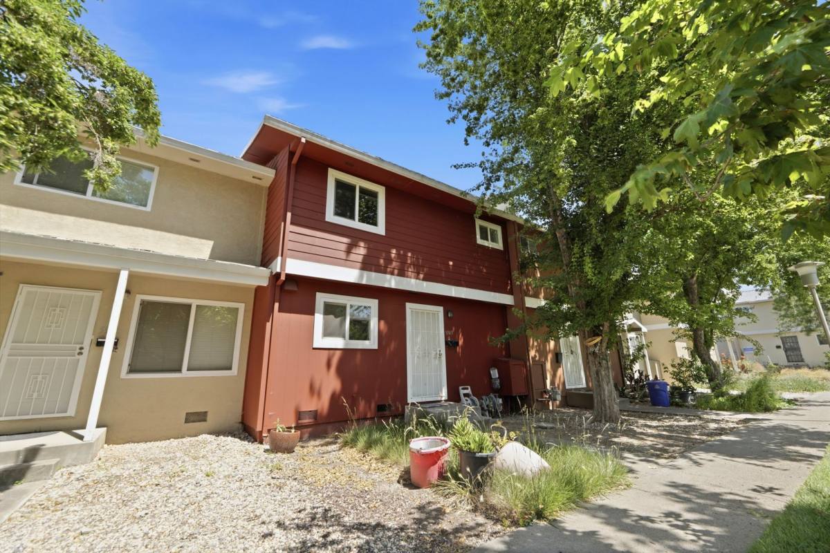 Townhouse for rent at 5943 Mack Rd, Sacramento, CA 95823