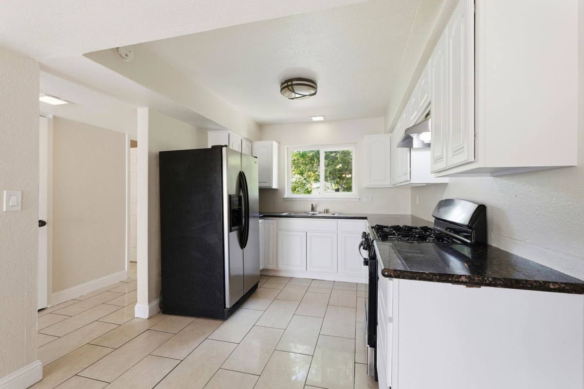 Townhouse for rent at 5943 Mack Rd, Sacramento, CA 95823