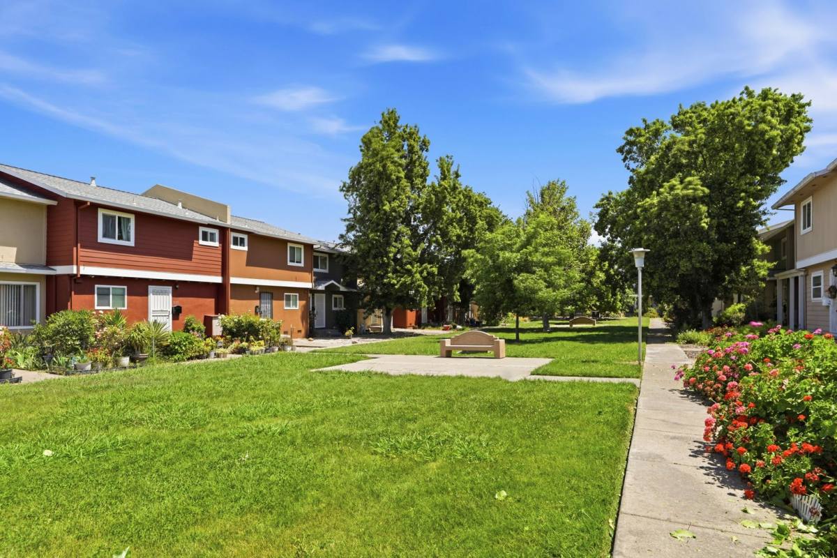 Townhouse for rent at 5943 Mack Rd, Sacramento, CA 95823