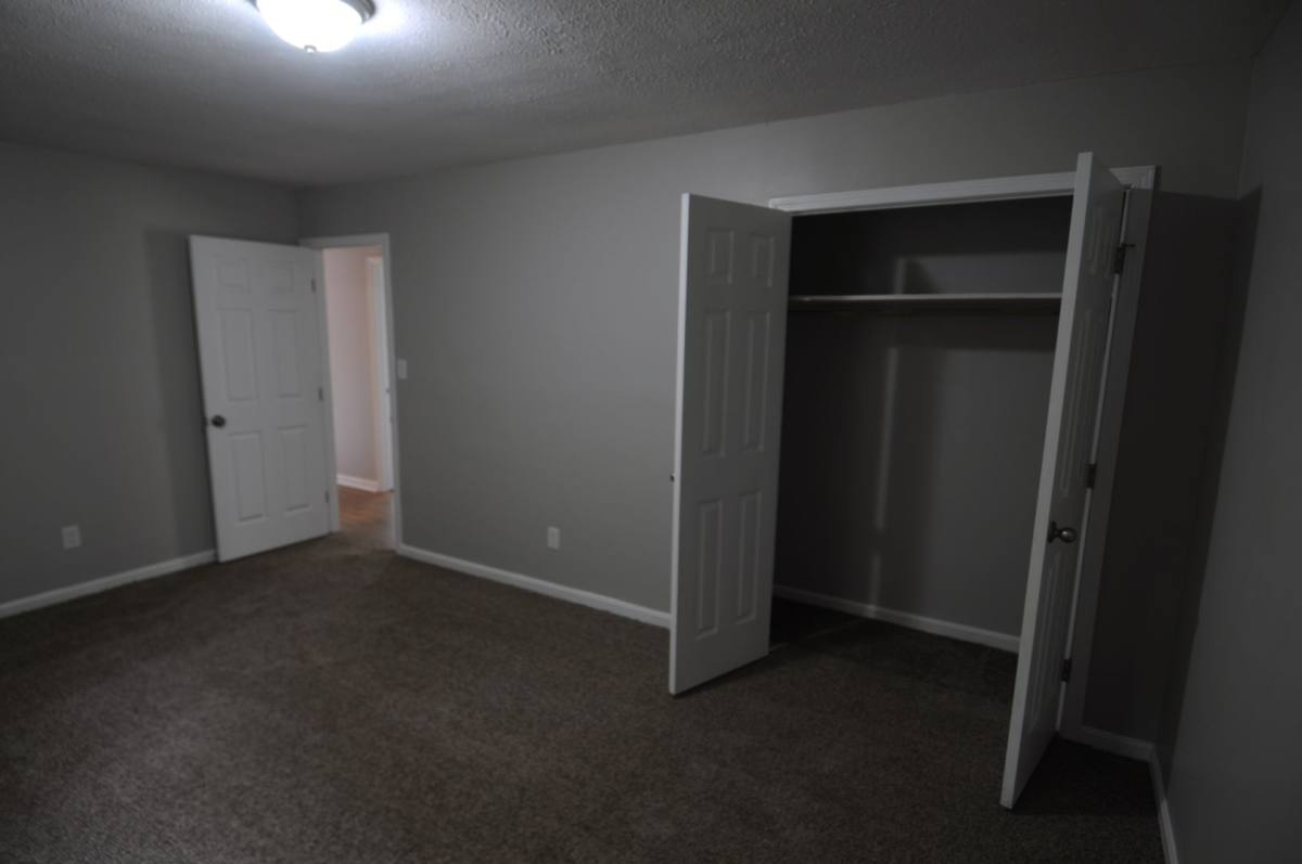House for rent at 6712 Stana Dr, Louisville, KY 40258