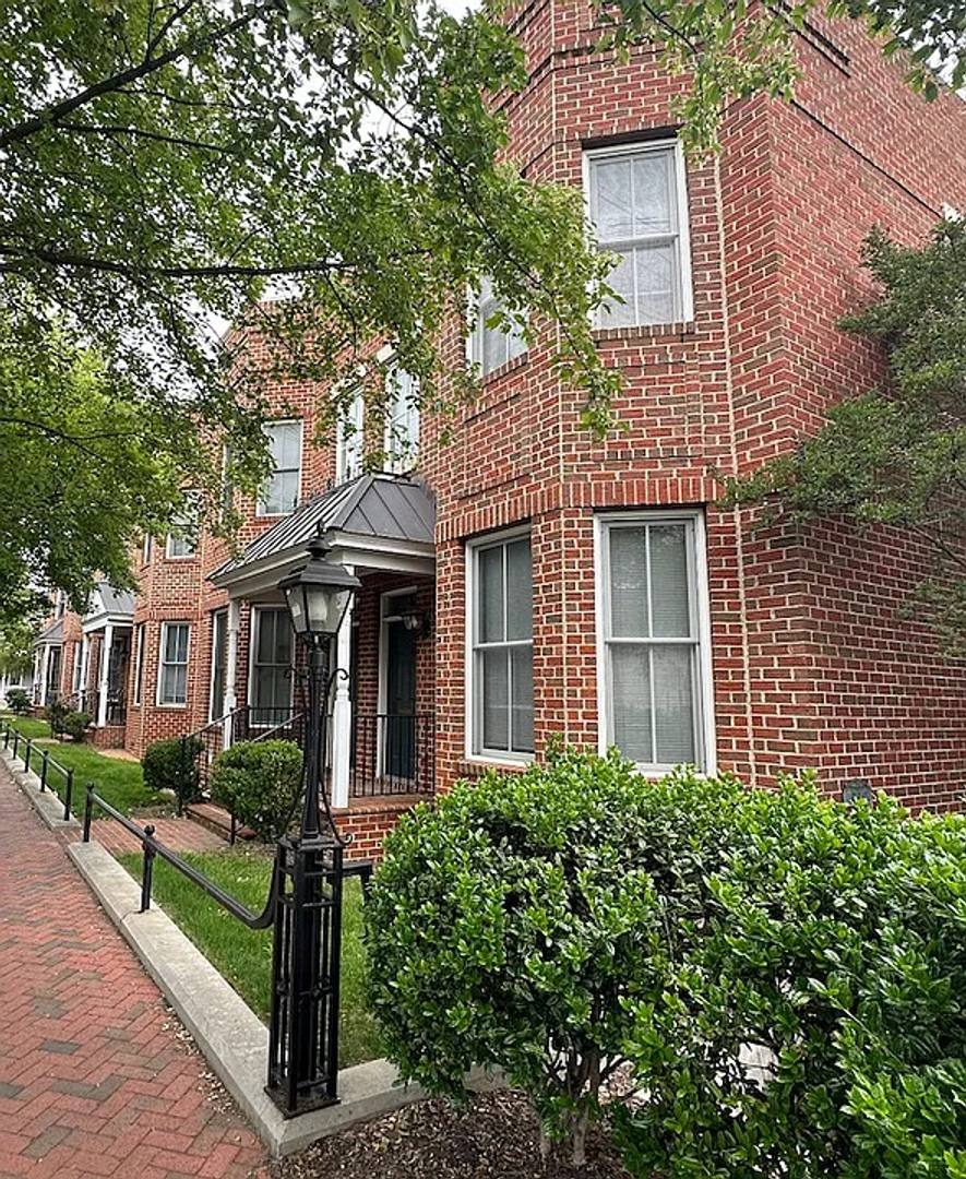 House for rent at 1422 W Cary St, Richmond, VA 23220
