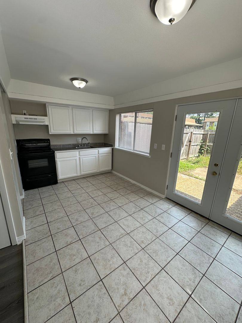 Townhouse for rent at 6596 Poplar Woods Circle S, Germantown, TN 38138