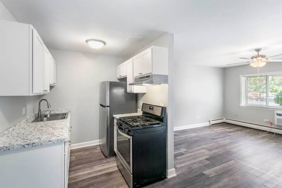 Apartment for rent at 2021 Western Ave, Waukegan, IL 60087