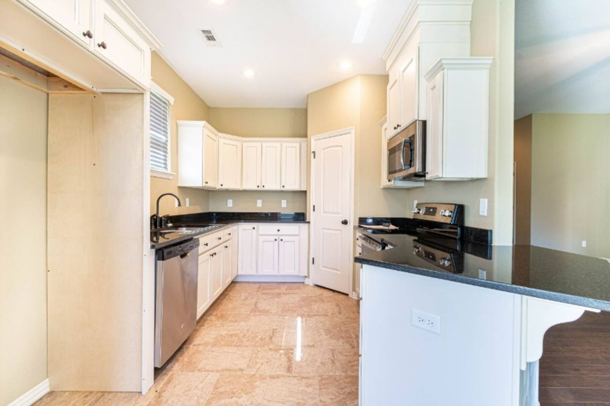 Apartment for rent at 4870 N Castlewood Lane, Springdale, AR 72764