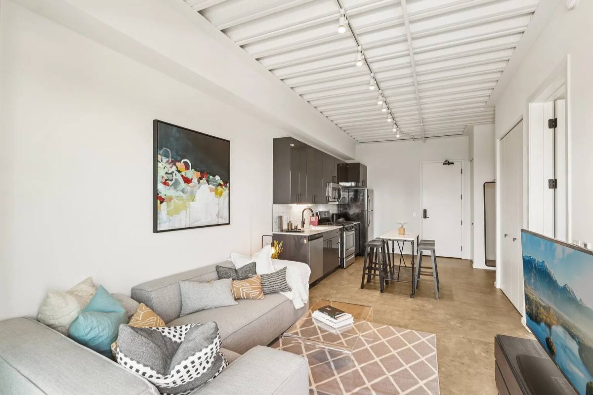Apartment for rent at 1220 W Jackson #919, Chicago, IL 60607