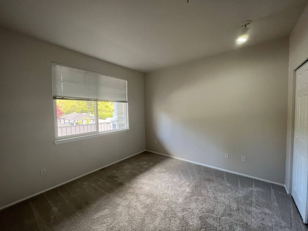 Condo for rent at 12712 Admiralty Way, Everett, WA 98204