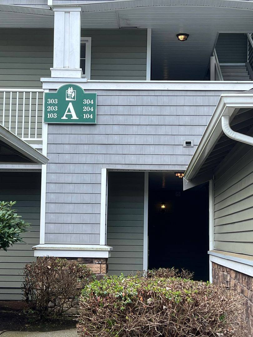 Condo for rent at 12712 Admiralty Way, Everett, WA 98204