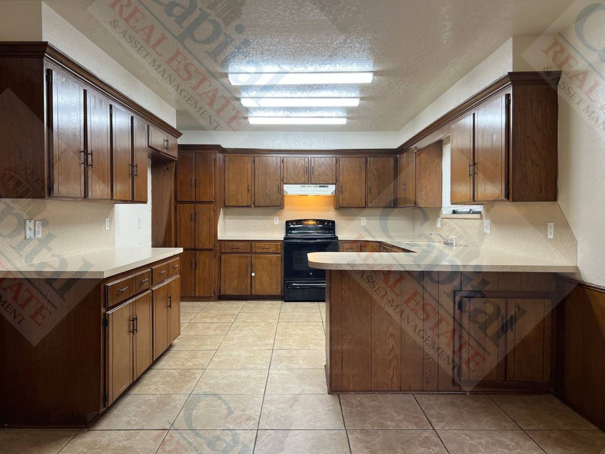 Townhouse for rent at 6717 W Britton Rd, Oklahoma City, OK 73132