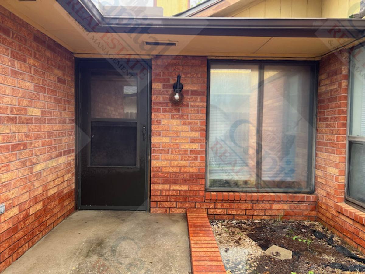 Townhouse for rent at 6717 W Britton Rd, Oklahoma City, OK 73132