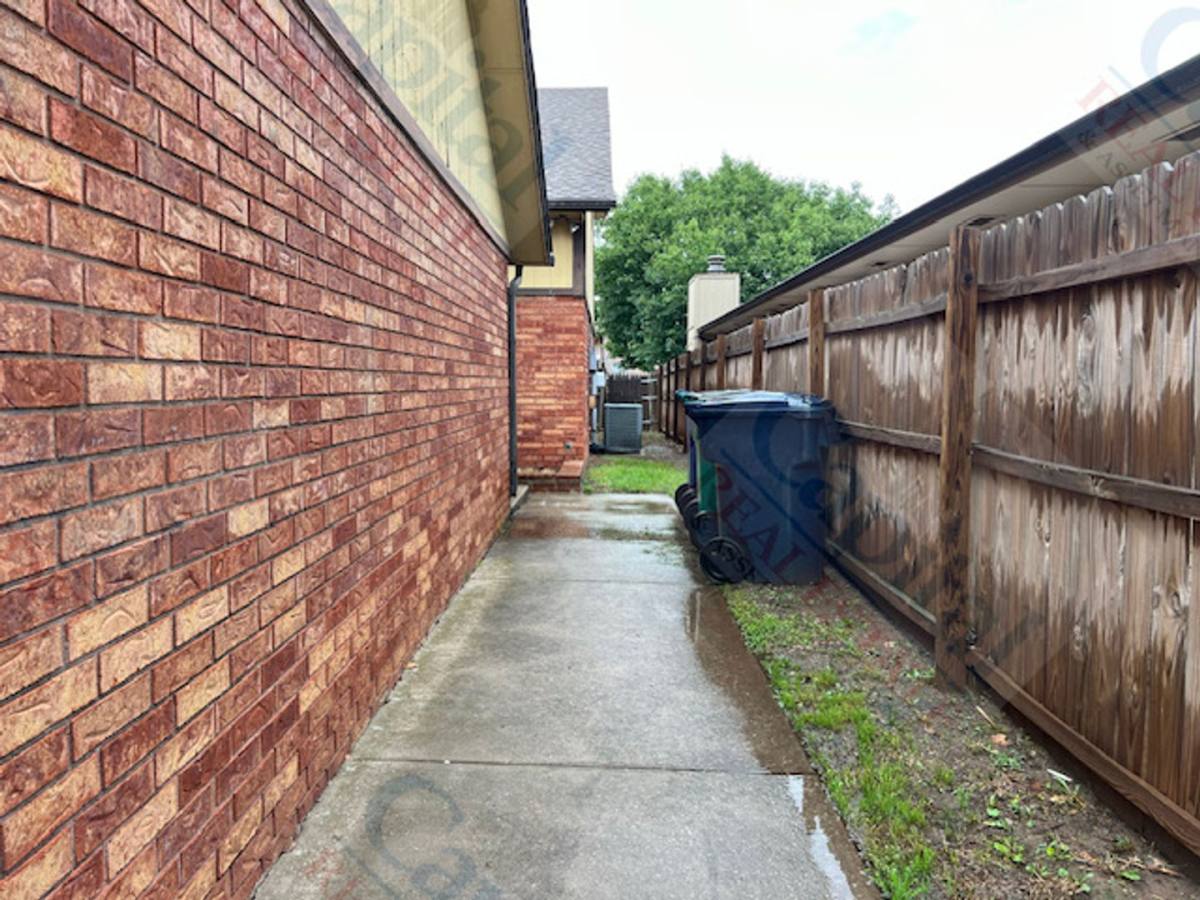 Townhouse for rent at 6717 W Britton Rd, Oklahoma City, OK 73132