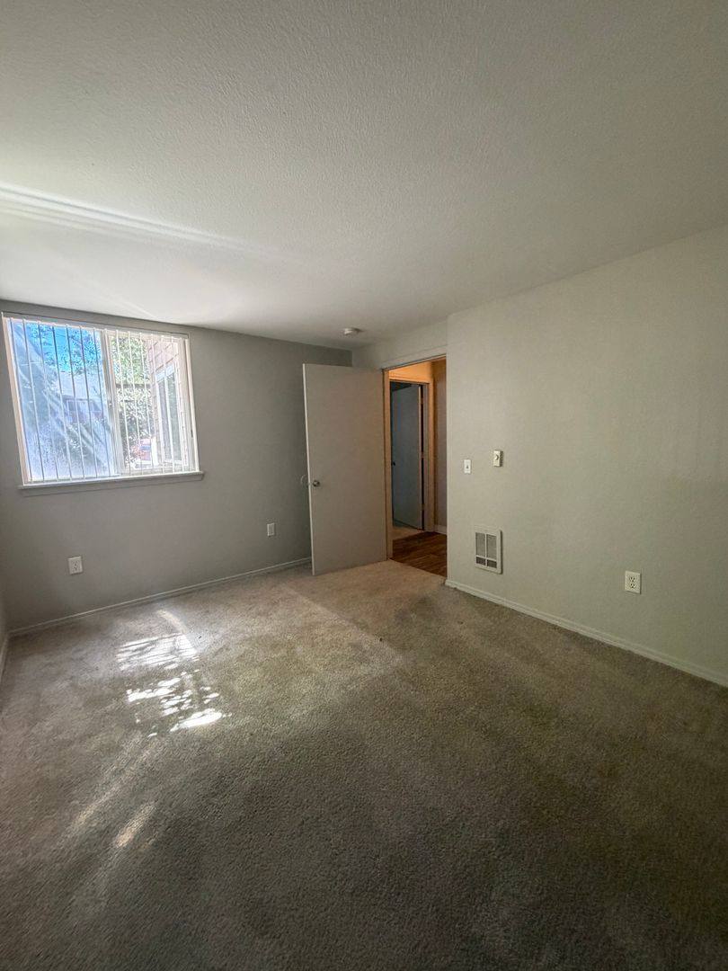 Apartment for rent at 16916 SE Powell Blvd, Portland, OR 97236
