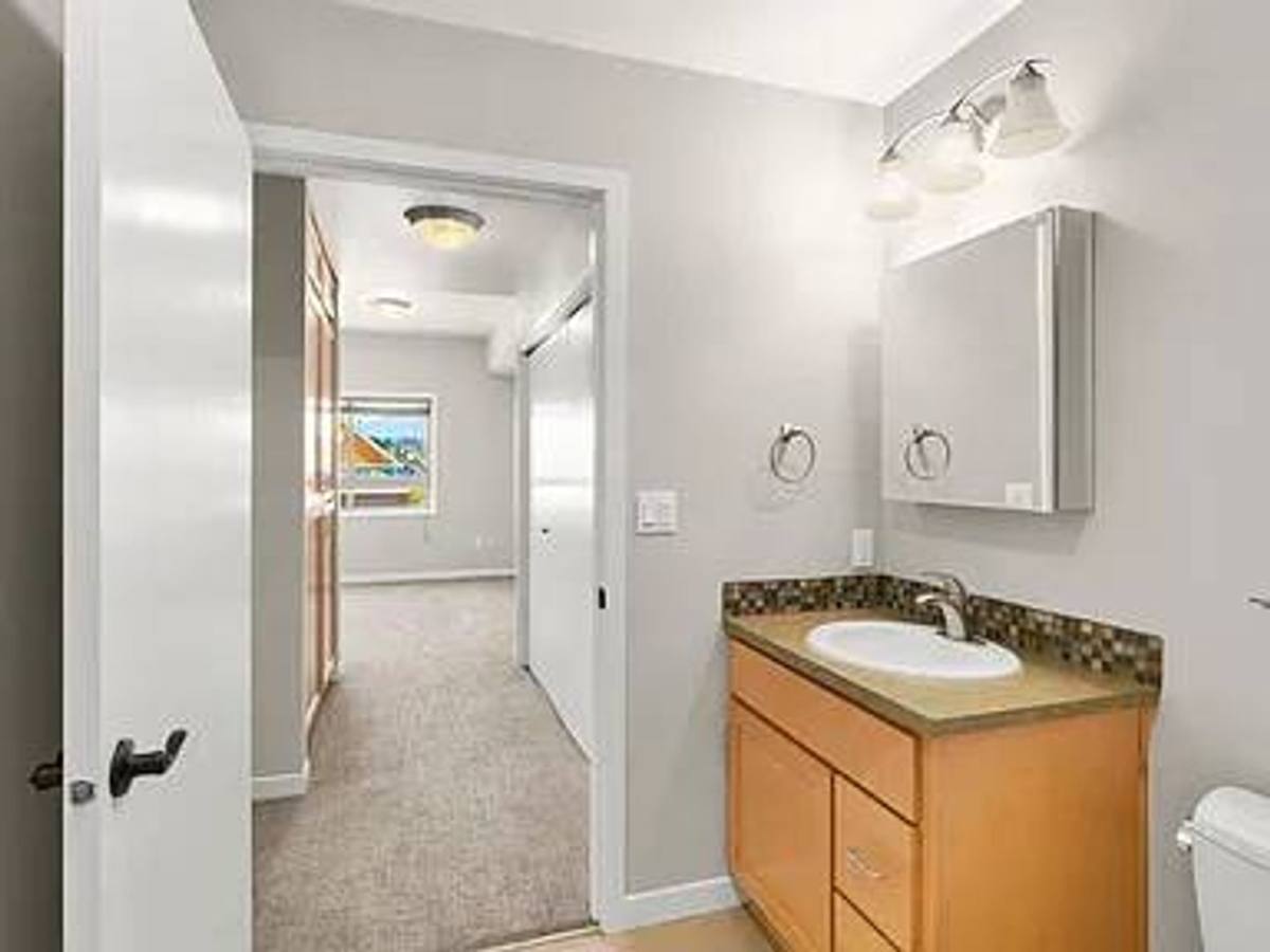 Apartment for rent at 1127 Broadway St NE, Salem, OR 97301