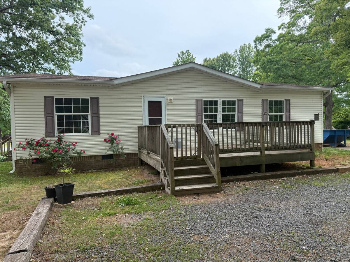 House for rent at 5474 Robinhood Rd, Winston Salem, NC 27106
