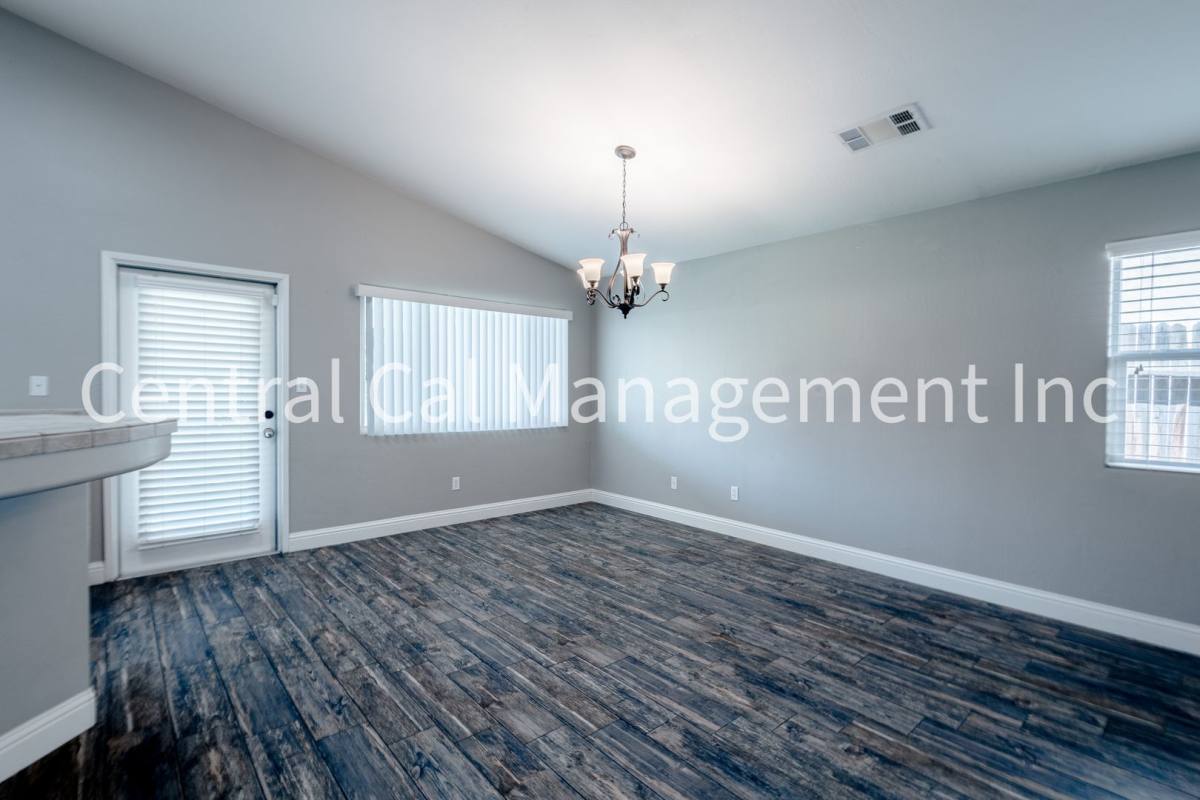 House for rent at 9912 Grand View Summit Dr, Bakersfield, CA 93311