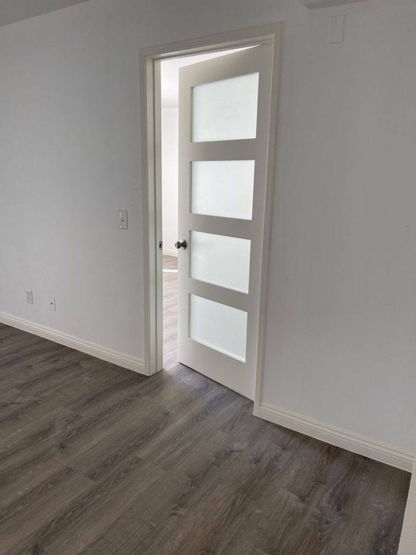Apartment for rent at 245 N Ridgewood Place, Los Angeles, CA 90004