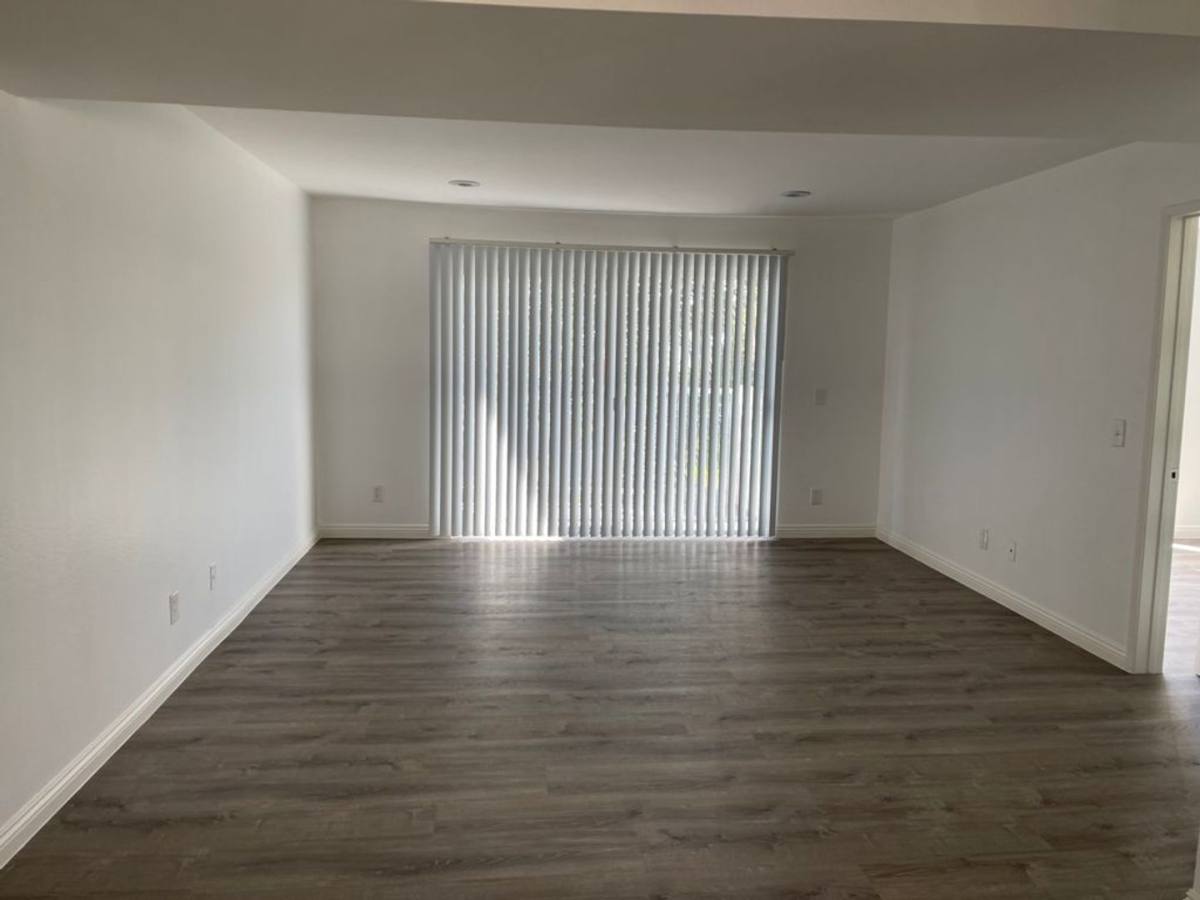 Apartment for rent at 245 N Ridgewood Place, Los Angeles, CA 90004