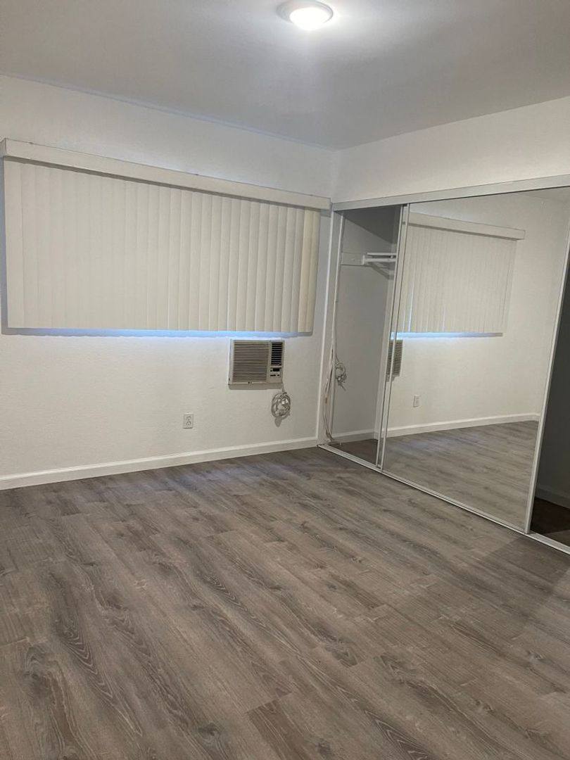 Apartment for rent at 245 N Ridgewood Place, Los Angeles, CA 90004