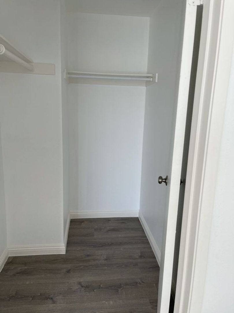 Apartment for rent at 245 N Ridgewood Place, Los Angeles, CA 90004