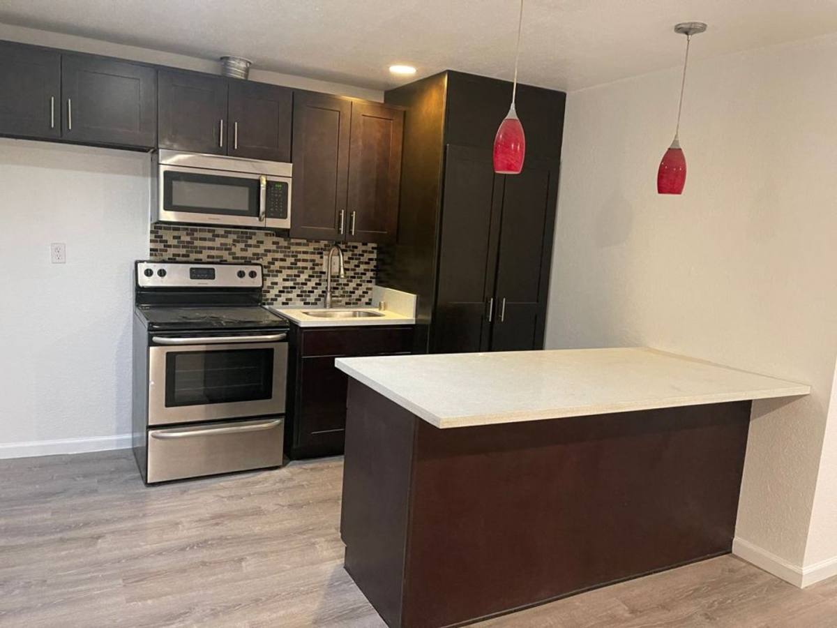 Apartment for rent at 245 N Ridgewood Place, Los Angeles, CA 90004