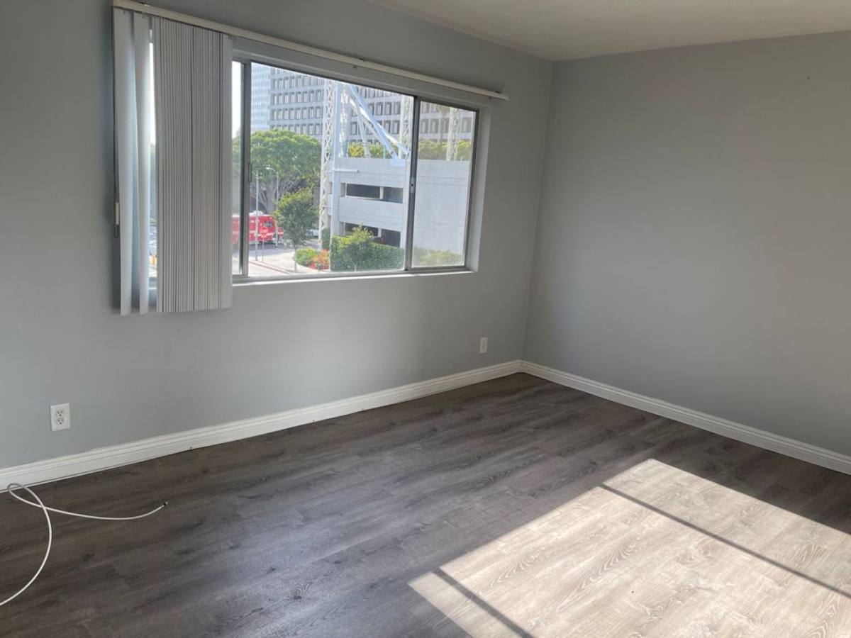Apartment for rent at 245 N Ridgewood Place, Los Angeles, CA 90004