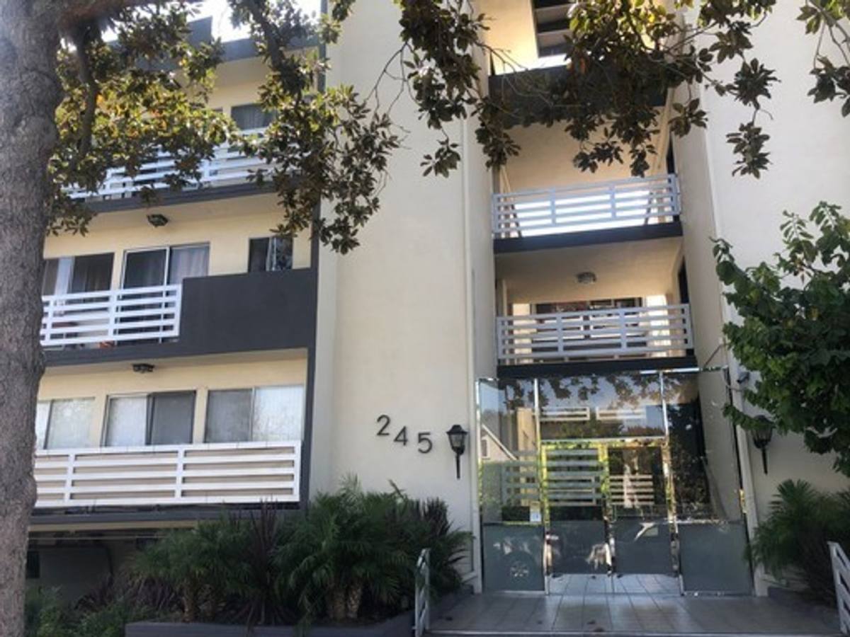 Apartment for rent at 245 N Ridgewood Place, Los Angeles, CA 90004