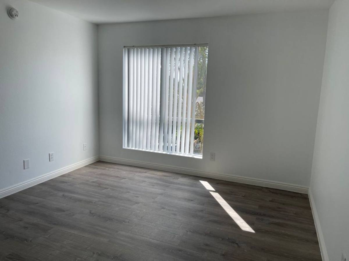 Apartment for rent at 245 N Ridgewood Place, Los Angeles, CA 90004