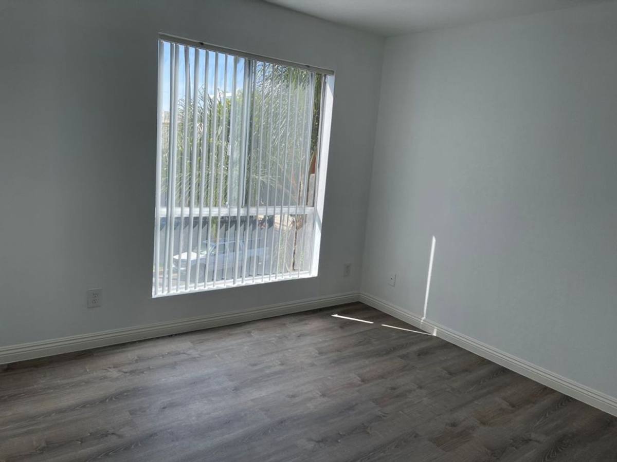 Apartment for rent at 245 N Ridgewood Place, Los Angeles, CA 90004