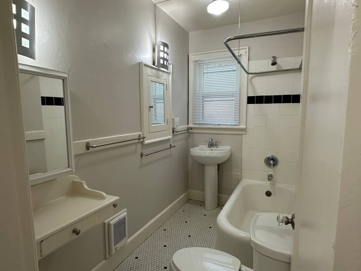 Apartment for rent at 2267 NW Glisan St, Portland, OR 97210