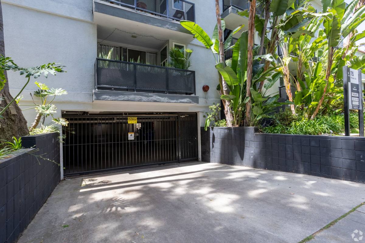 Apartment for rent at 115 N Wetherly Dr, Los Angeles, CA 90048
