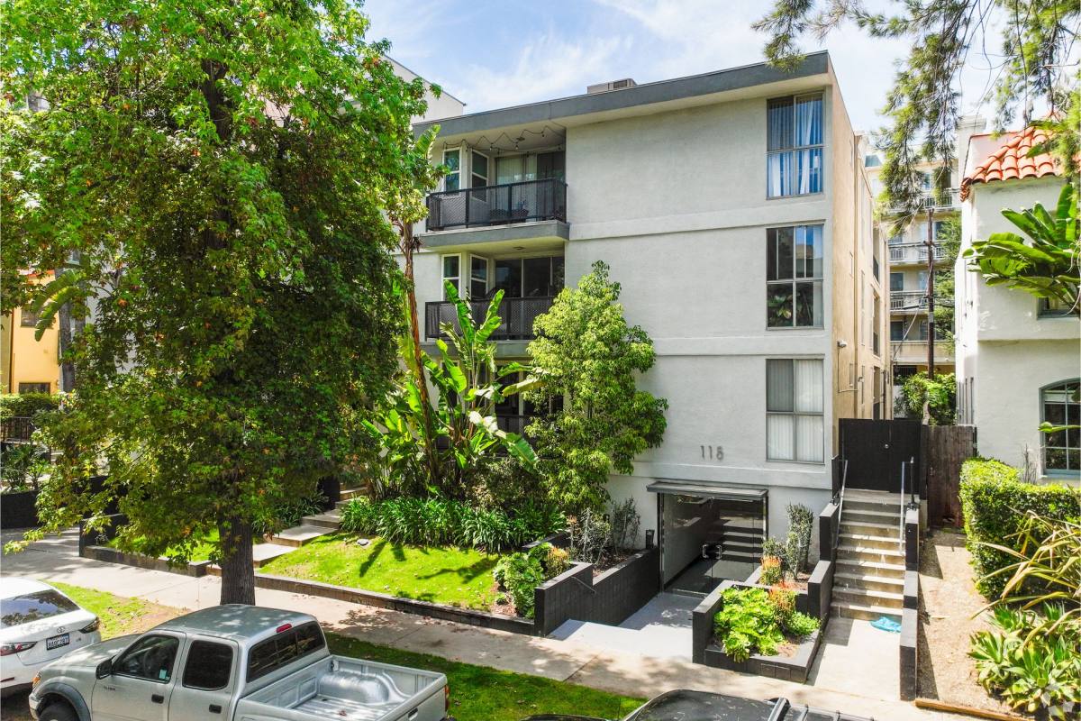 Apartment for rent at 115 N Wetherly Dr, Los Angeles, CA 90048
