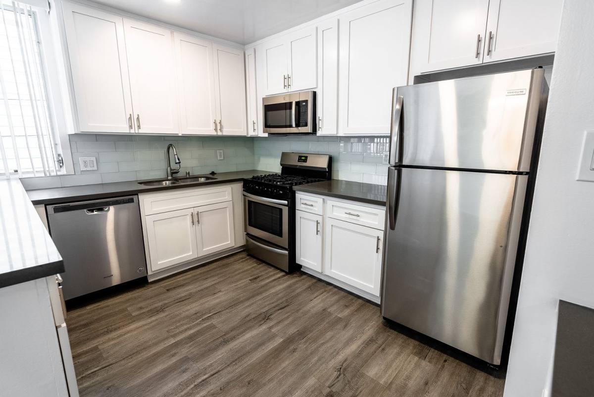Apartment for rent at 115 N Wetherly Dr, Los Angeles, CA 90048