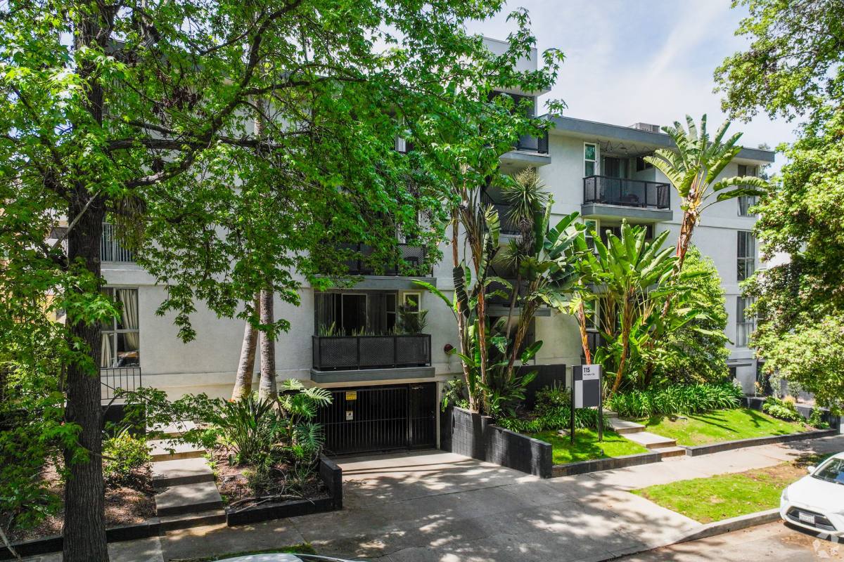 Apartment for rent at 115 N Wetherly Dr, Los Angeles, CA 90048