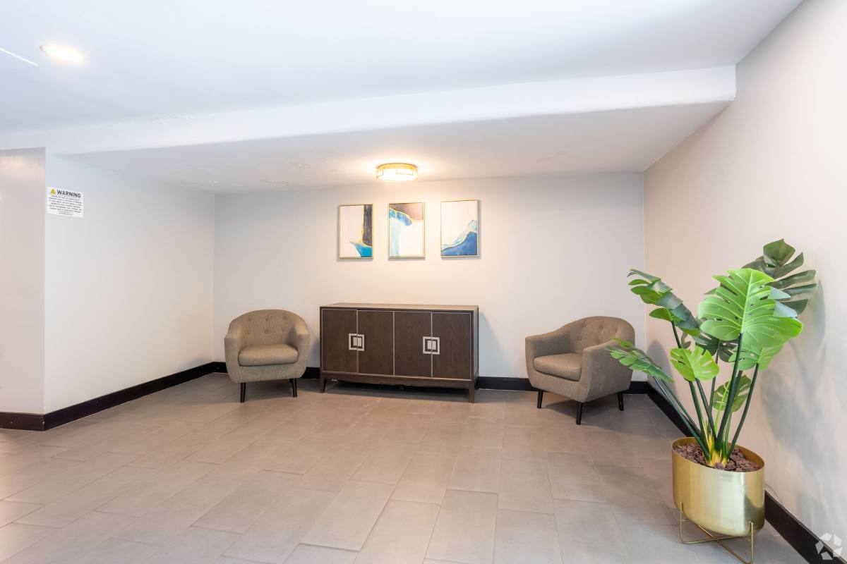 Apartment for rent at 115 N Wetherly Dr, Los Angeles, CA 90048