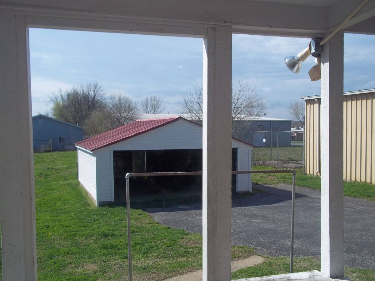 House for rent at 2004 E Fifth St, Washington, MO 63090