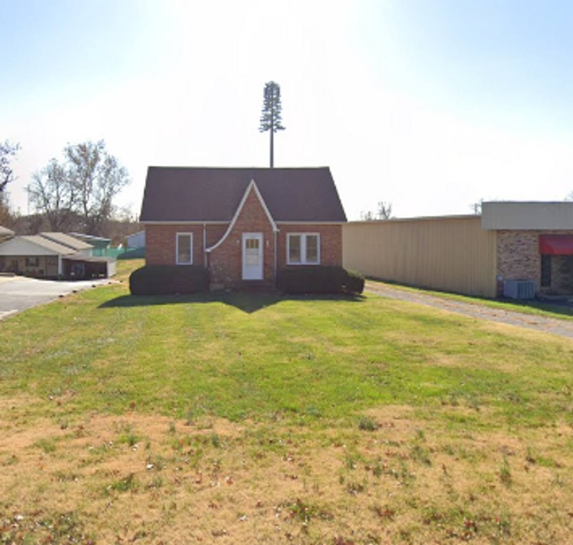 House for rent at 2004 E Fifth St, Washington, MO 63090